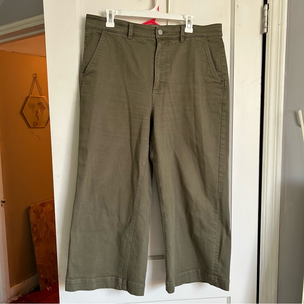 Everlane wide leg cropped pant size 16 olive green